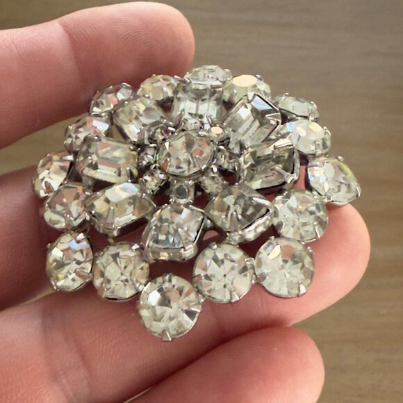 Vintage Rhinestone Brooch Pin Round Floral Design Silver Tone Clear Starburst - Picture 7 of 9